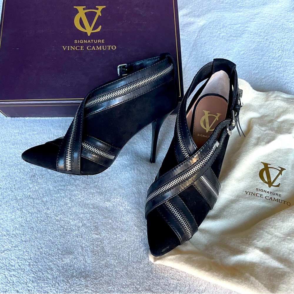 Signature Vince Camuto size 7 black heels